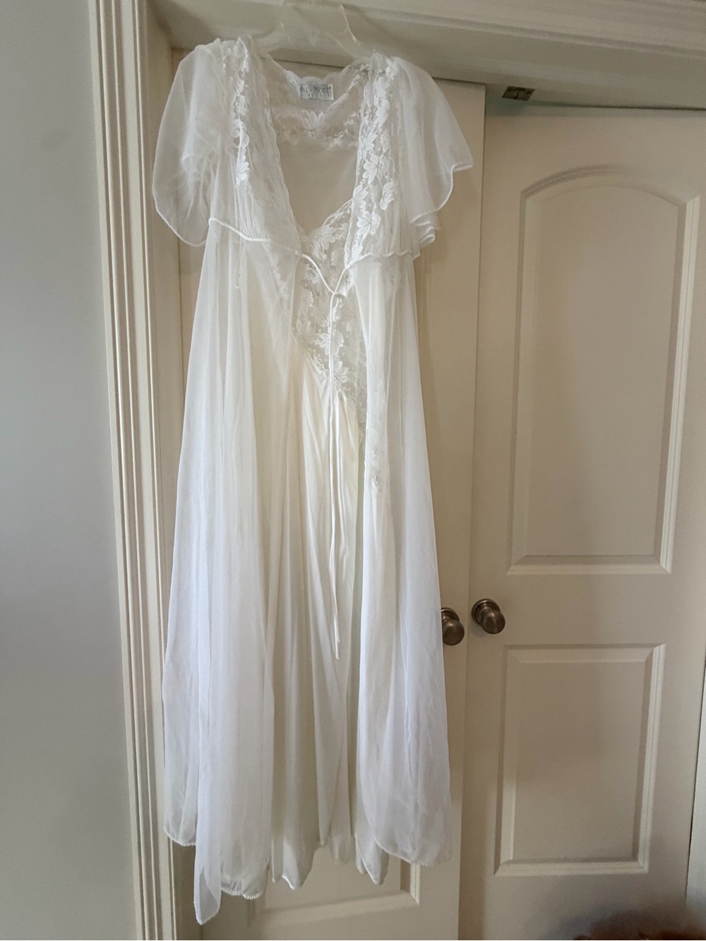Vintage elegant Lace-Trim White Sheer Nightgown and Robe Set